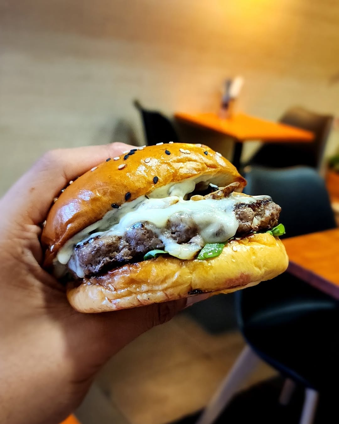 American Bites Burger. Este spot serve hambúrgueres ao estilo americano em Lisboa (desde 9€)