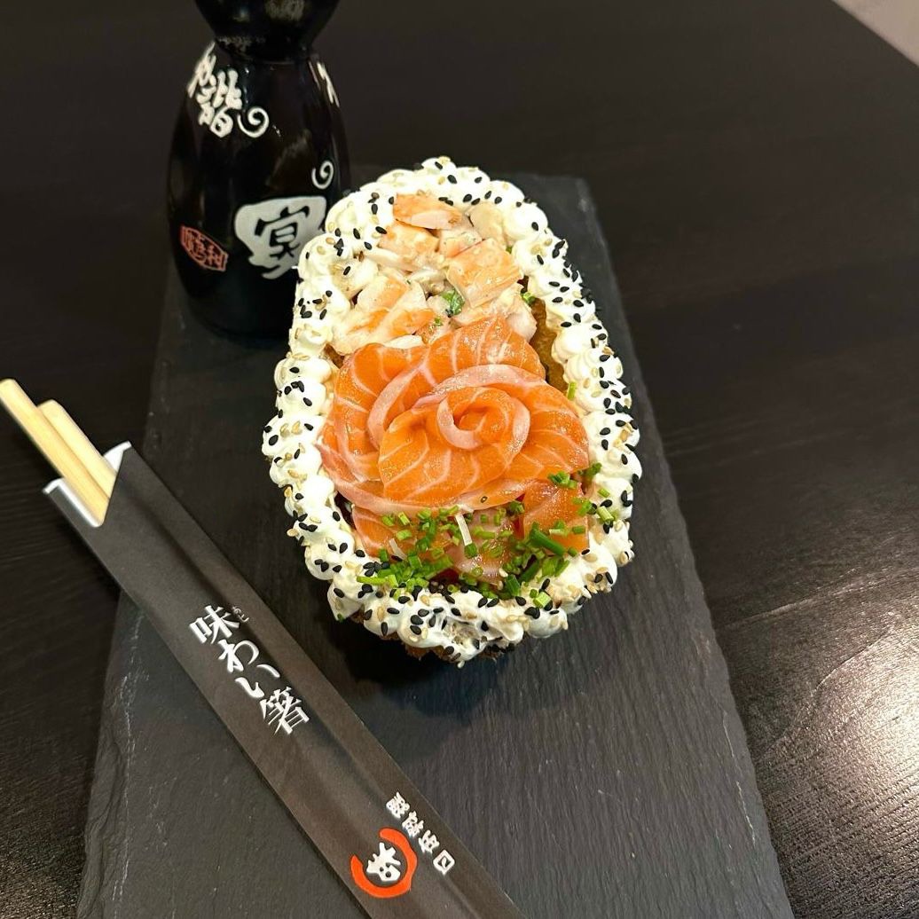 Esqueça os chocolates. Este ovo de sushi é o rei da Páscoa (mas só tem um dia para prová-lo)