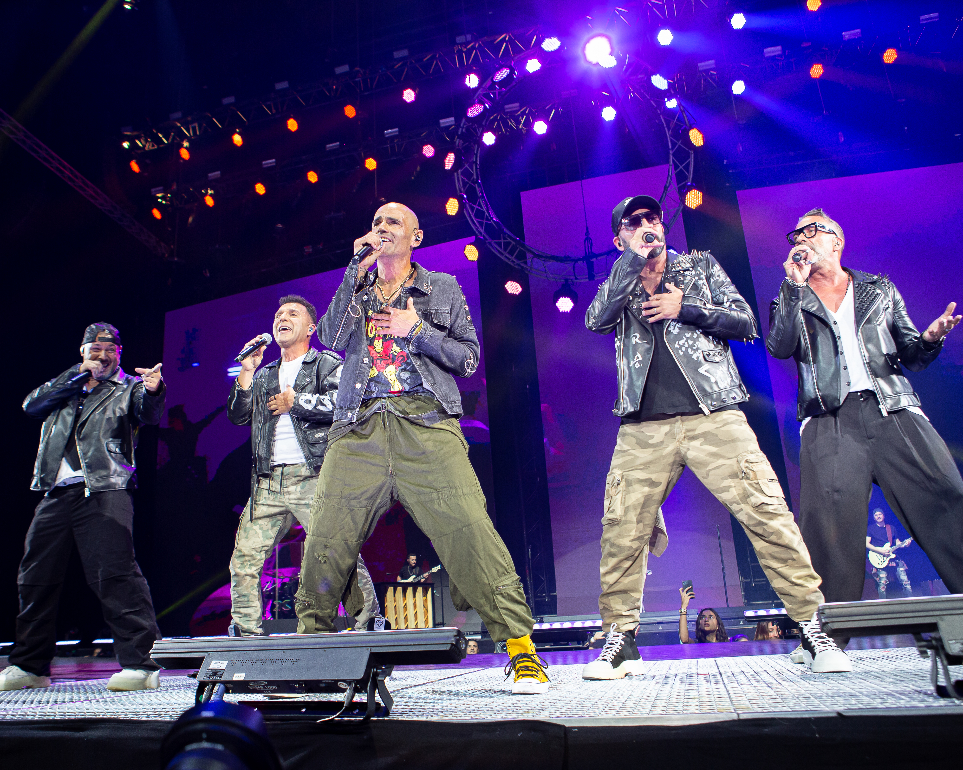 Estivemos no concerto dos Excesso. Quem esperava azeiteirada saiu desiludido (e só faltaram os isqueiros)