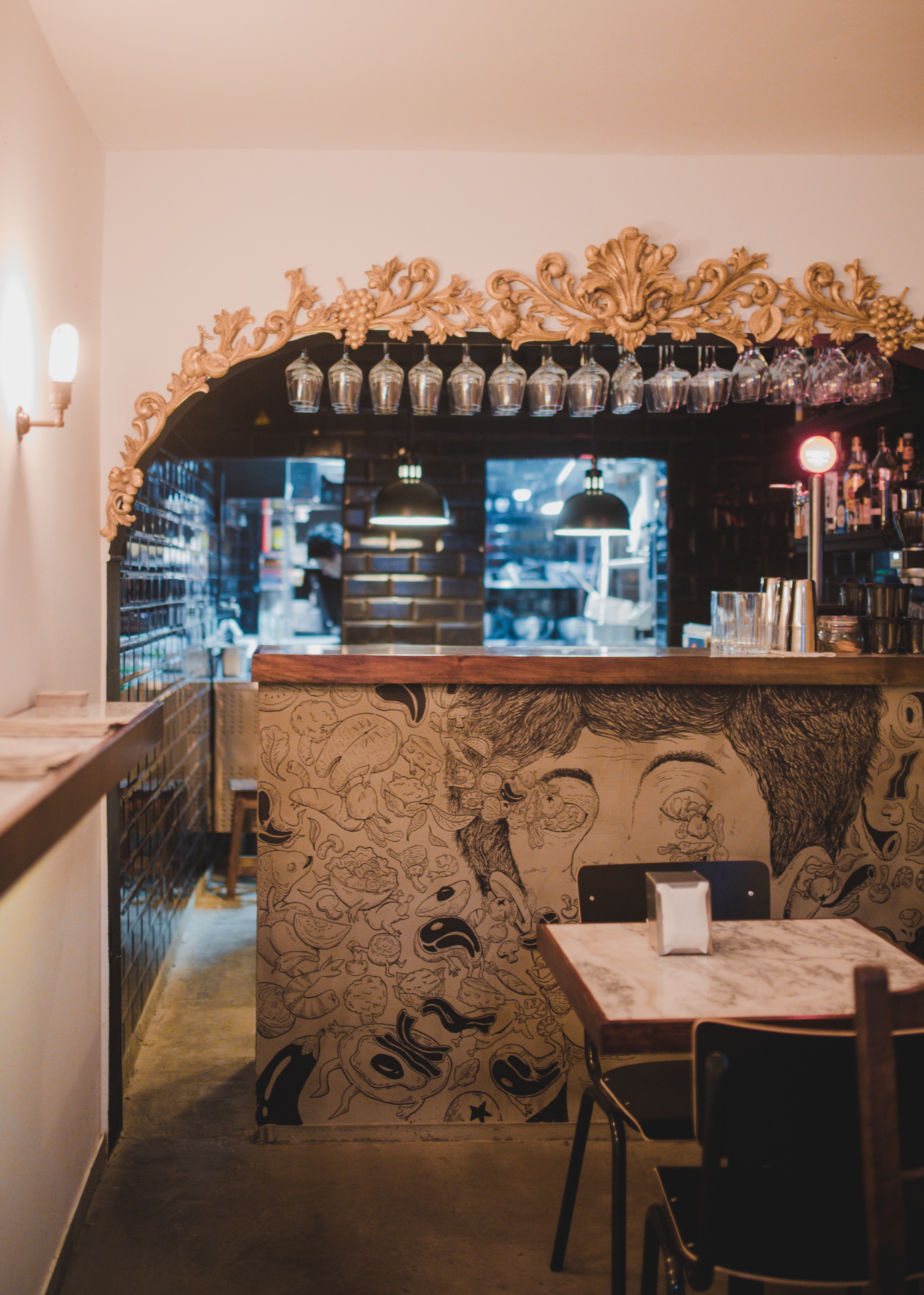 Oficina Craft Snackery. Esqueça os talheres, neste restaurante é para comer tudo à mão