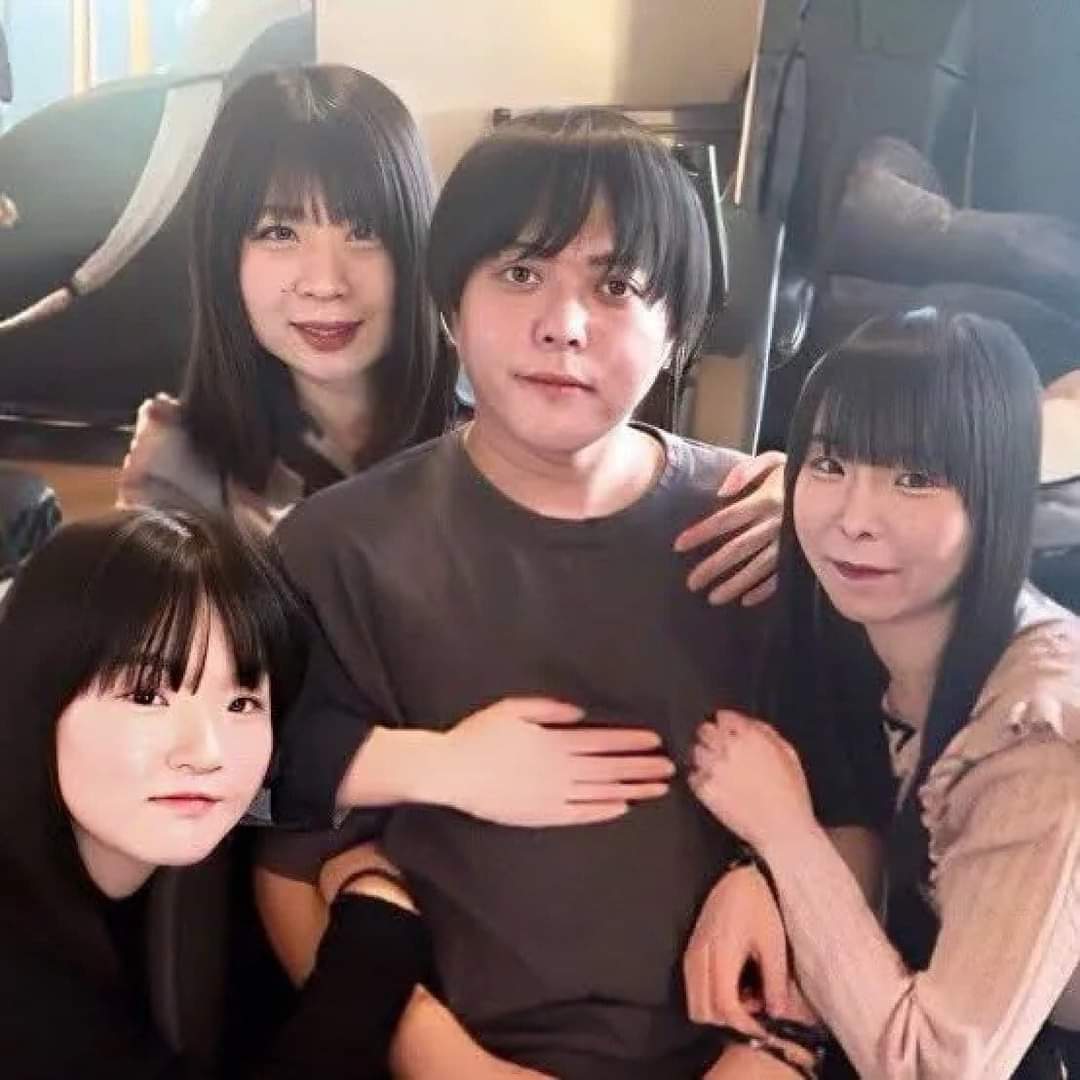 É sustentado pelas mulheres e tem 11 filhos  — mas quer ter 54. Conheça este gigolô influencer