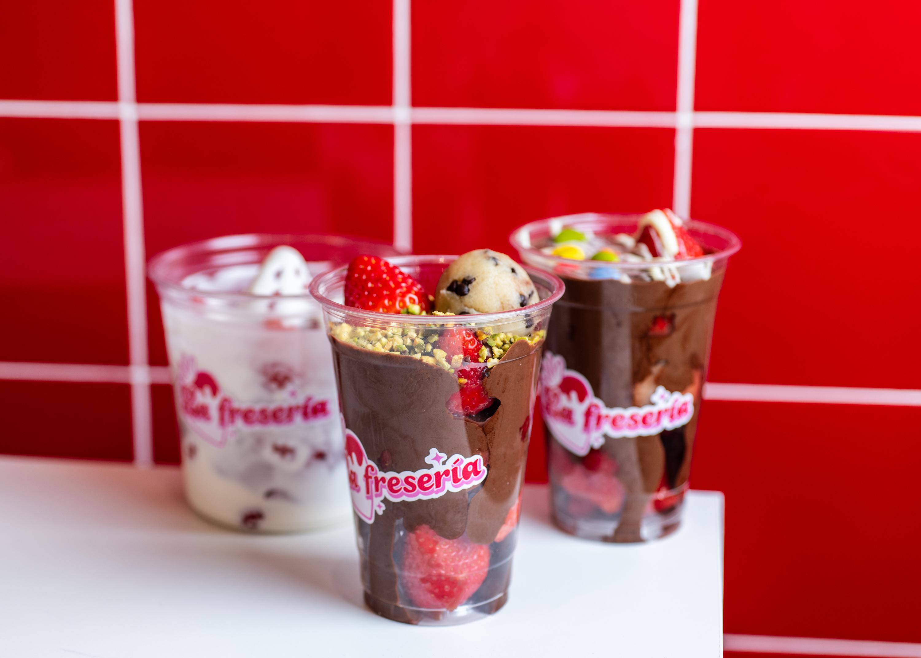 Morangos frescos e uma cascata de chocolate infinita. Esta nova loja acaba de chegar a Portugal