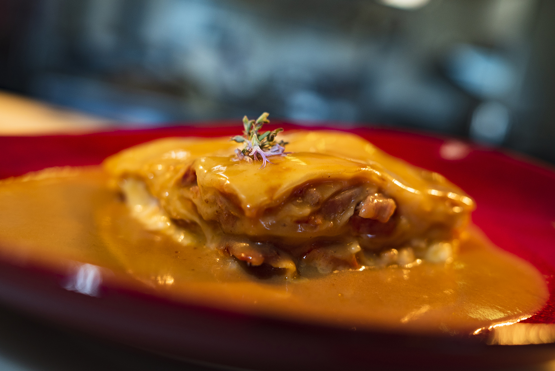 Um híbrido entre uma francesinha e uma lasanha? É ir a Loures perceber se resulta