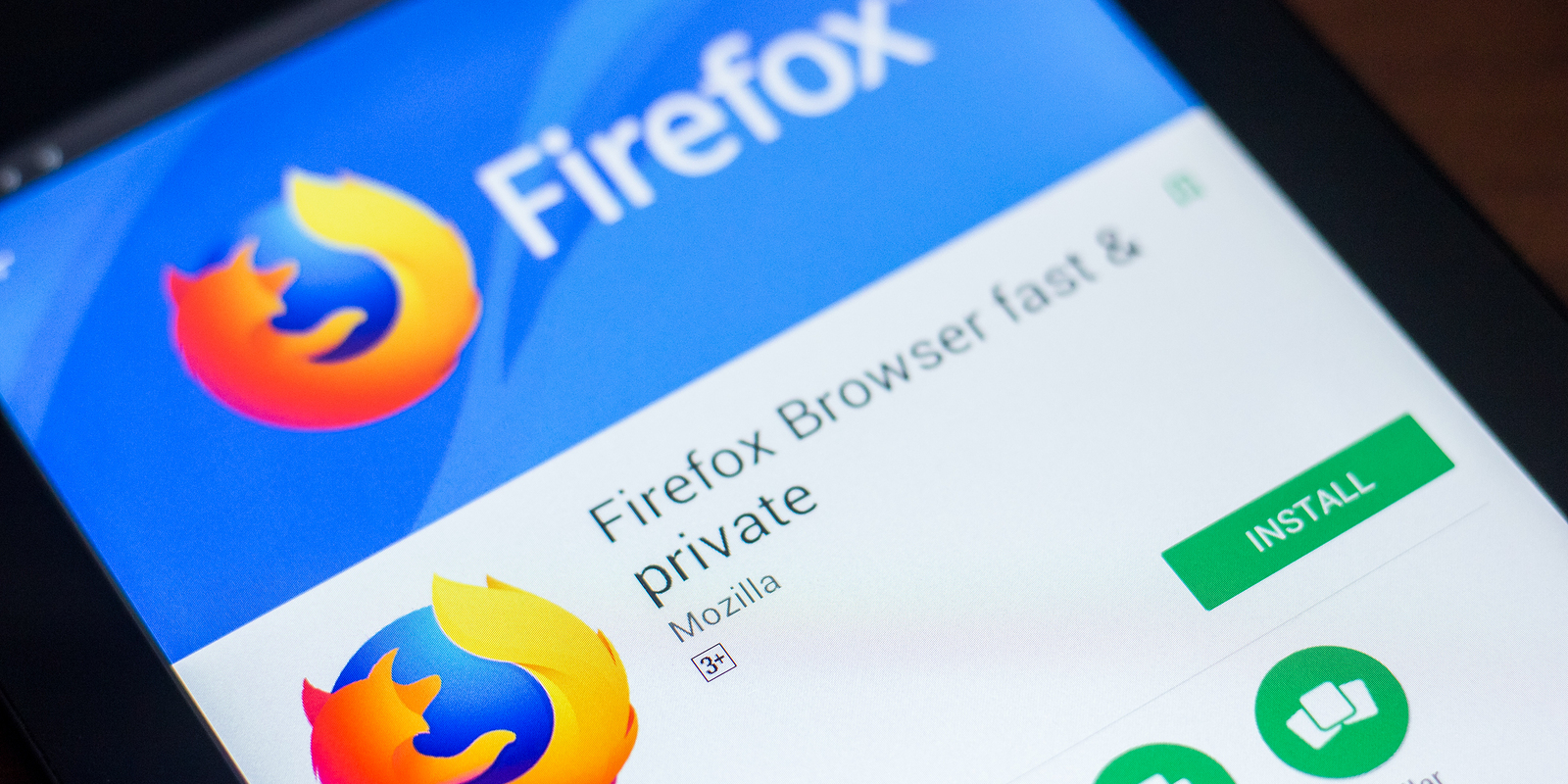 “Your vegan box”. Queijo, vinho e doces saudáveis numa só caixa — há melhor combinação?