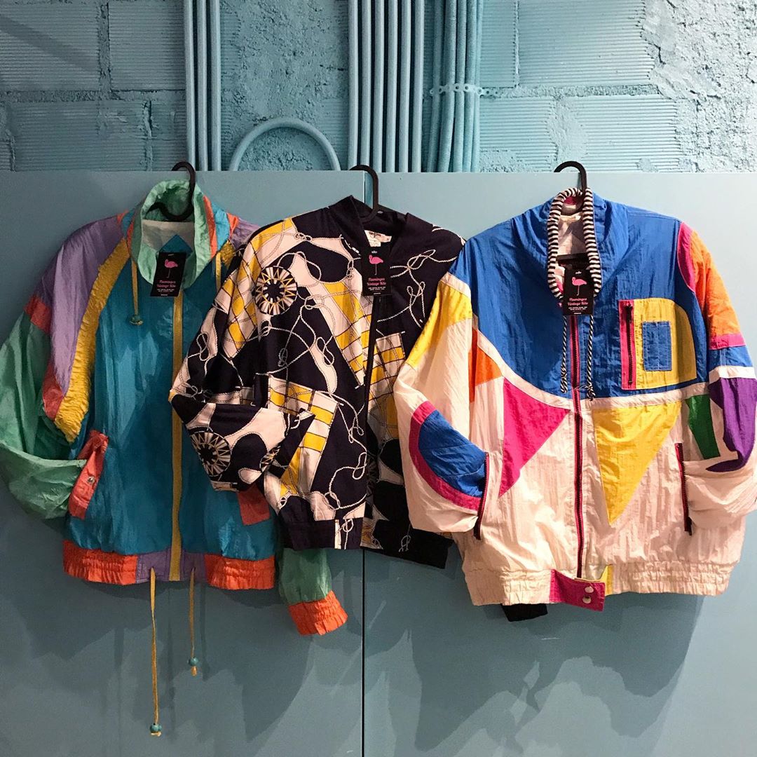 Flamingo. Aqui a roupa vintage vende-se ao quilo — e há All Star a 9€