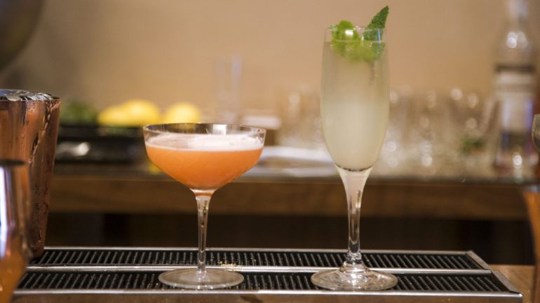 Cocktails MAGG: aprenda a preparar duas bebidas, com e sem álcool (e vai impressionar os amigos)