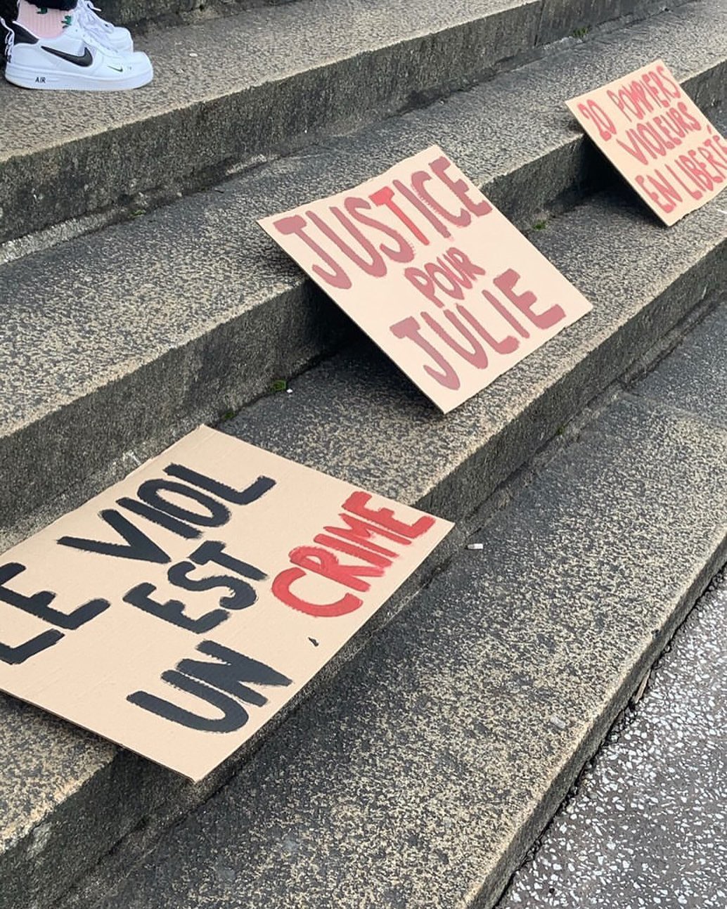 França. O chocante caso de Julie, abusada por mais de 20 bombeiros entre os 13 e os 15 anos