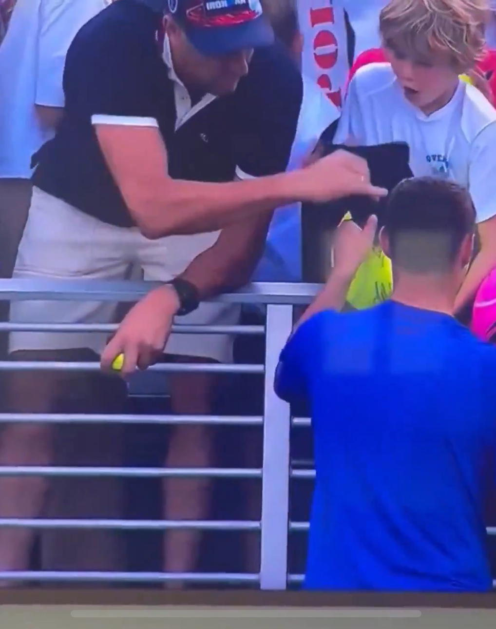 CEO que roubou o boné a criança no US Open pede desculpas após críticas. Momento ficou viral