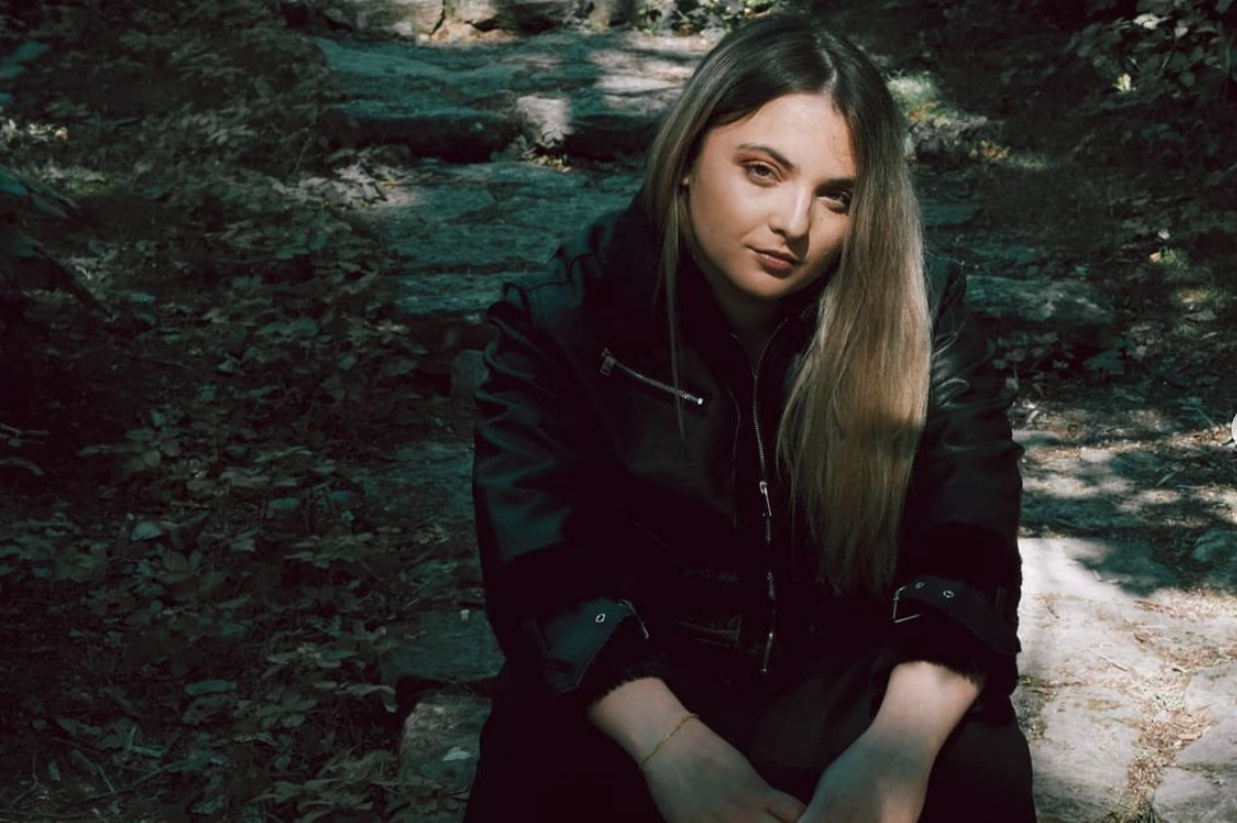 Depois de ser vítima de tentativa de abuso, Diana pede ajuda para levar o caso a tribunal