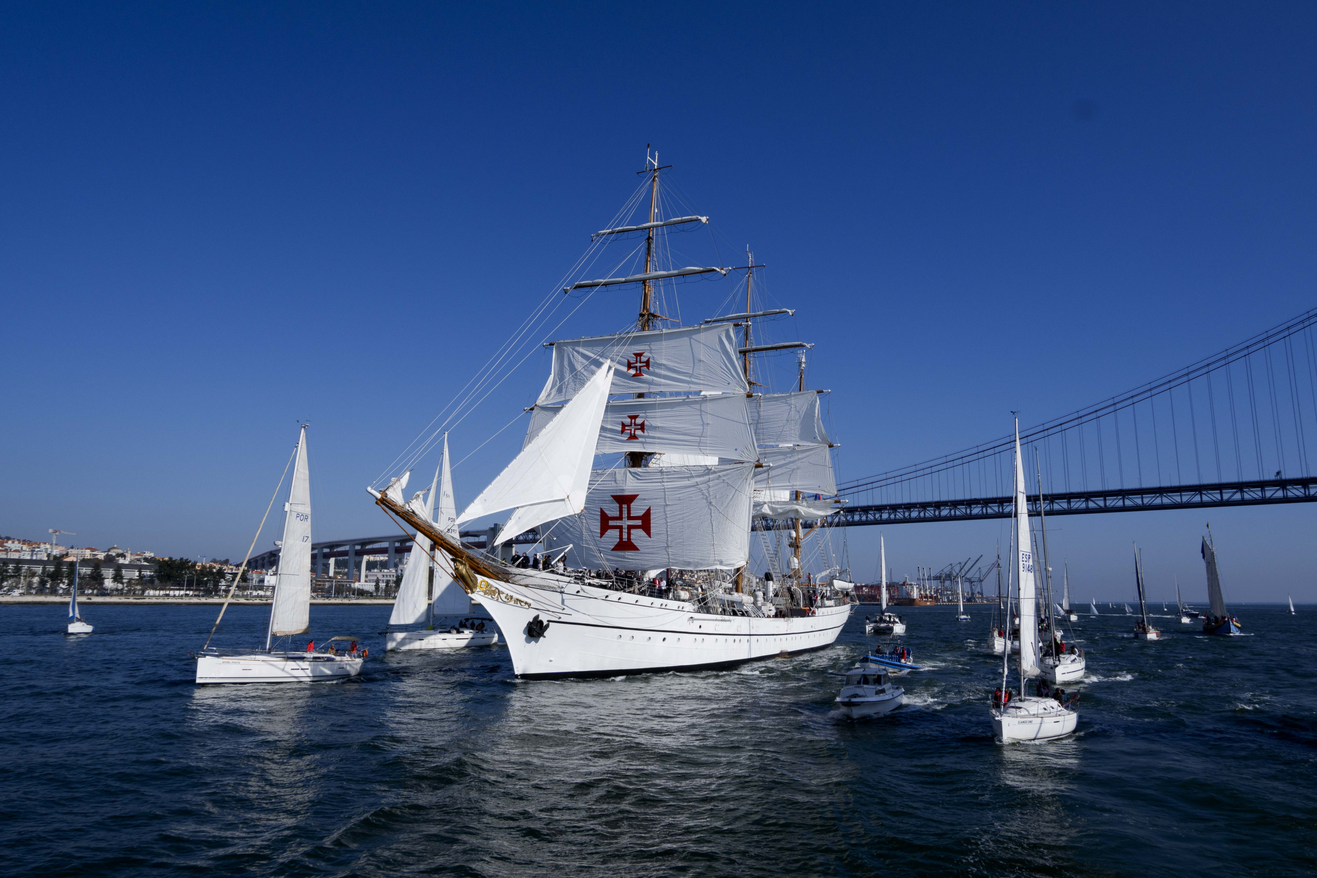 Navio-Escola Sagres dá nova volta ao mundo — e desta vez vai analisar o plástico que está no mar