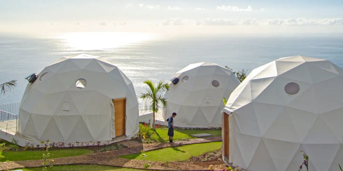 Vi Naturae Glamping, o novo campismo de luxo na Madeira onde dorme virado para o mar (com piscina infinita)