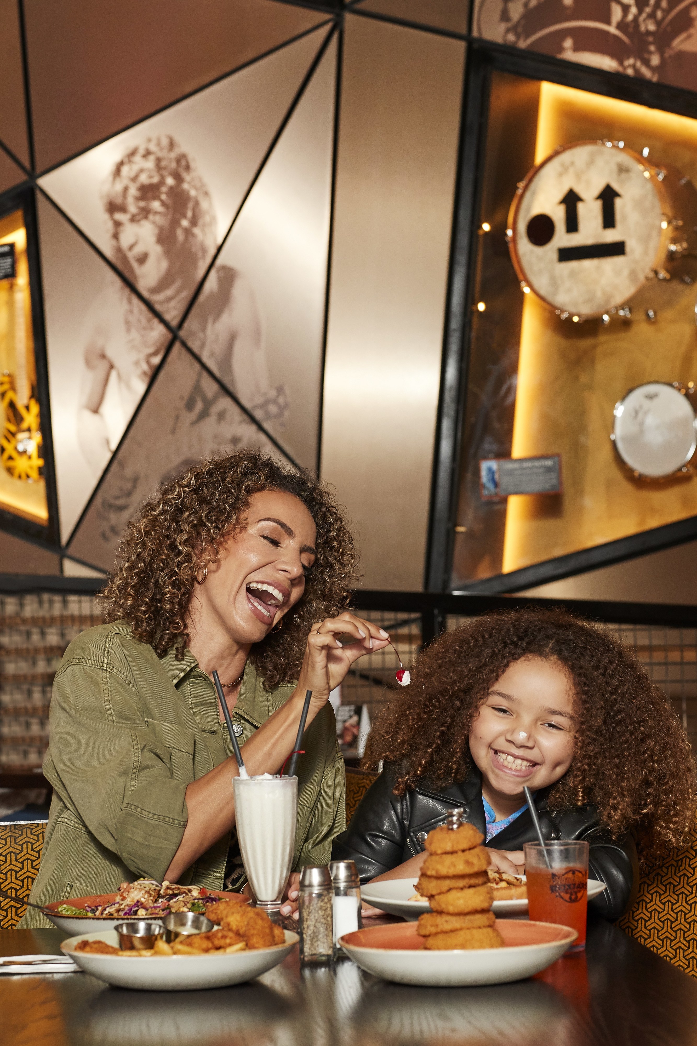 No Hard Rock Cafe Lisboa, os miúdos vão poder comer à borla. Saiba como (e quando)