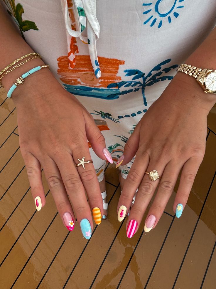 As toalhas de praia estão a ser protagonistas de manicures. Inspire-se na sua ou veja estas 19 ideias