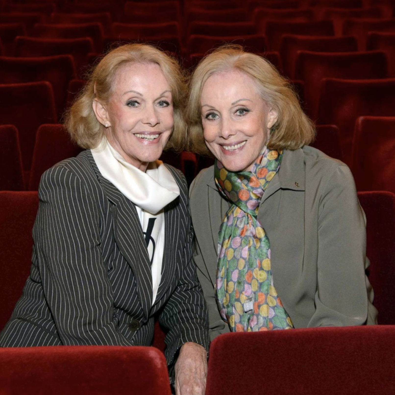 Irmãs gémeas decidem morrer no mesmo dia. Bailarinas foram um sucesso nas décadas de 60 e 70