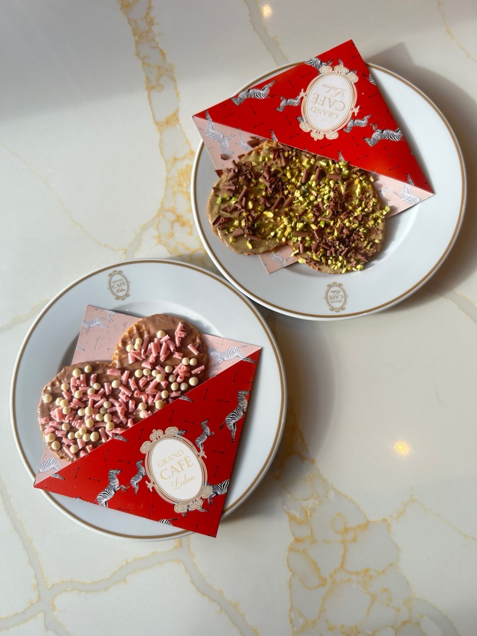 A famosa bolacha do Grand Café Lisboa está mais romântica. Novo formato pisca o olho ao Dia dos Namorados