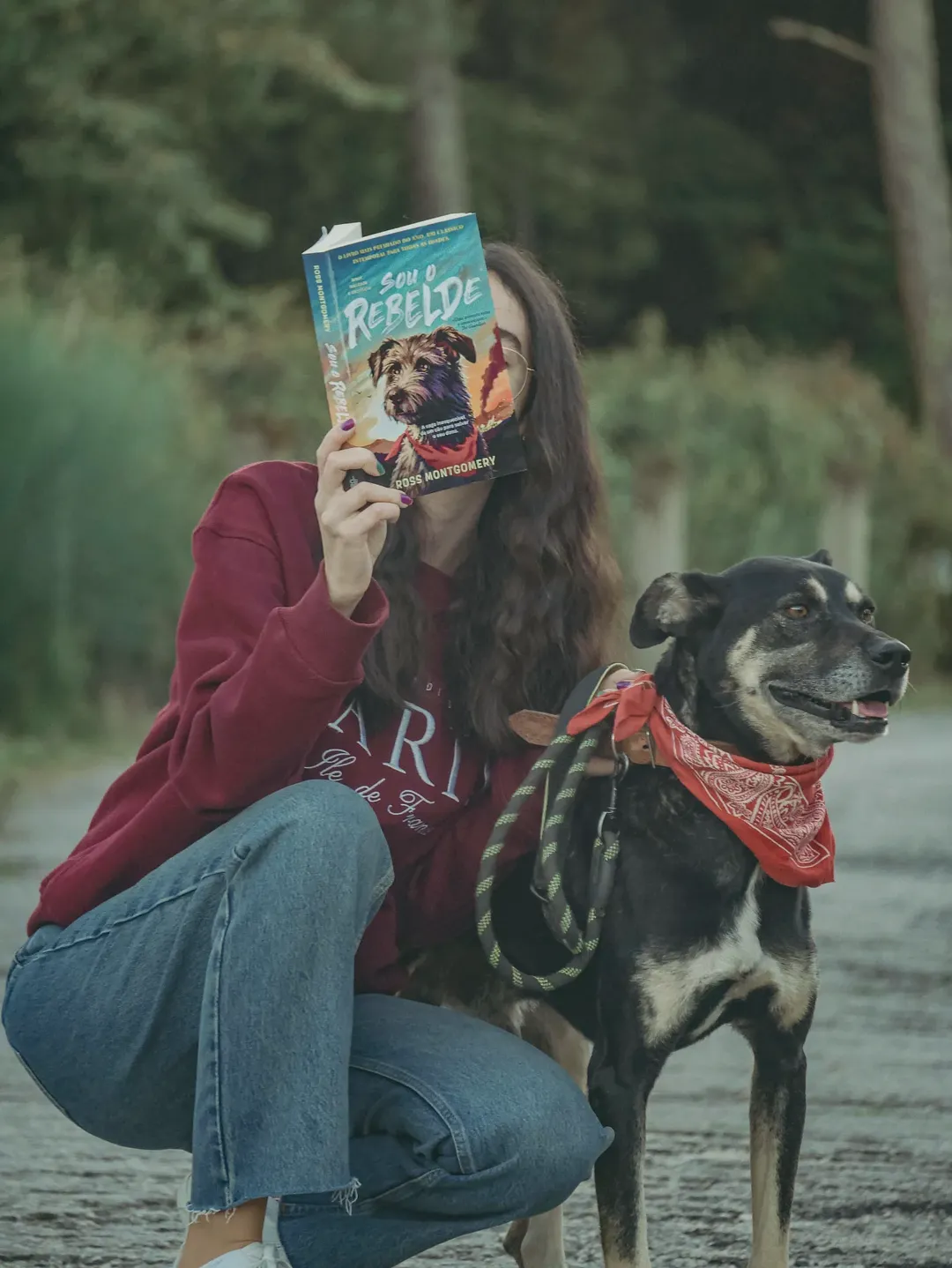 Este novo livro tem um amigo de 4 patas como o herói improvável – e está a derreter corações. Saiba tudo