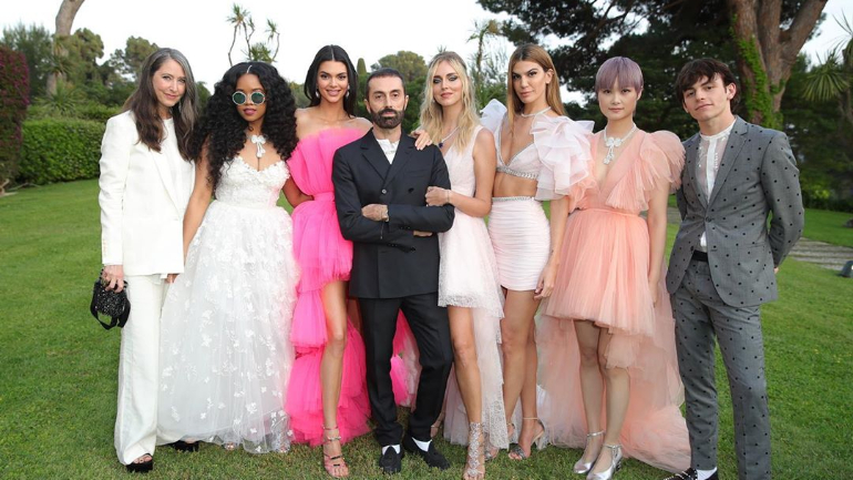 Giambattista Valli x H&M. A próxima coleção da H&M terá toques de alta-costura