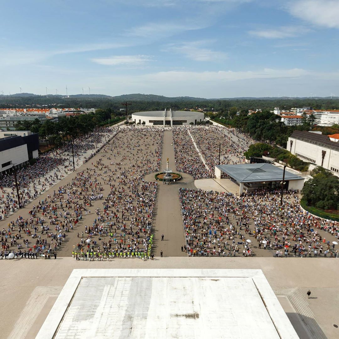 Fátima. Enchente de peregrinos obriga santuário a bloquear entradas