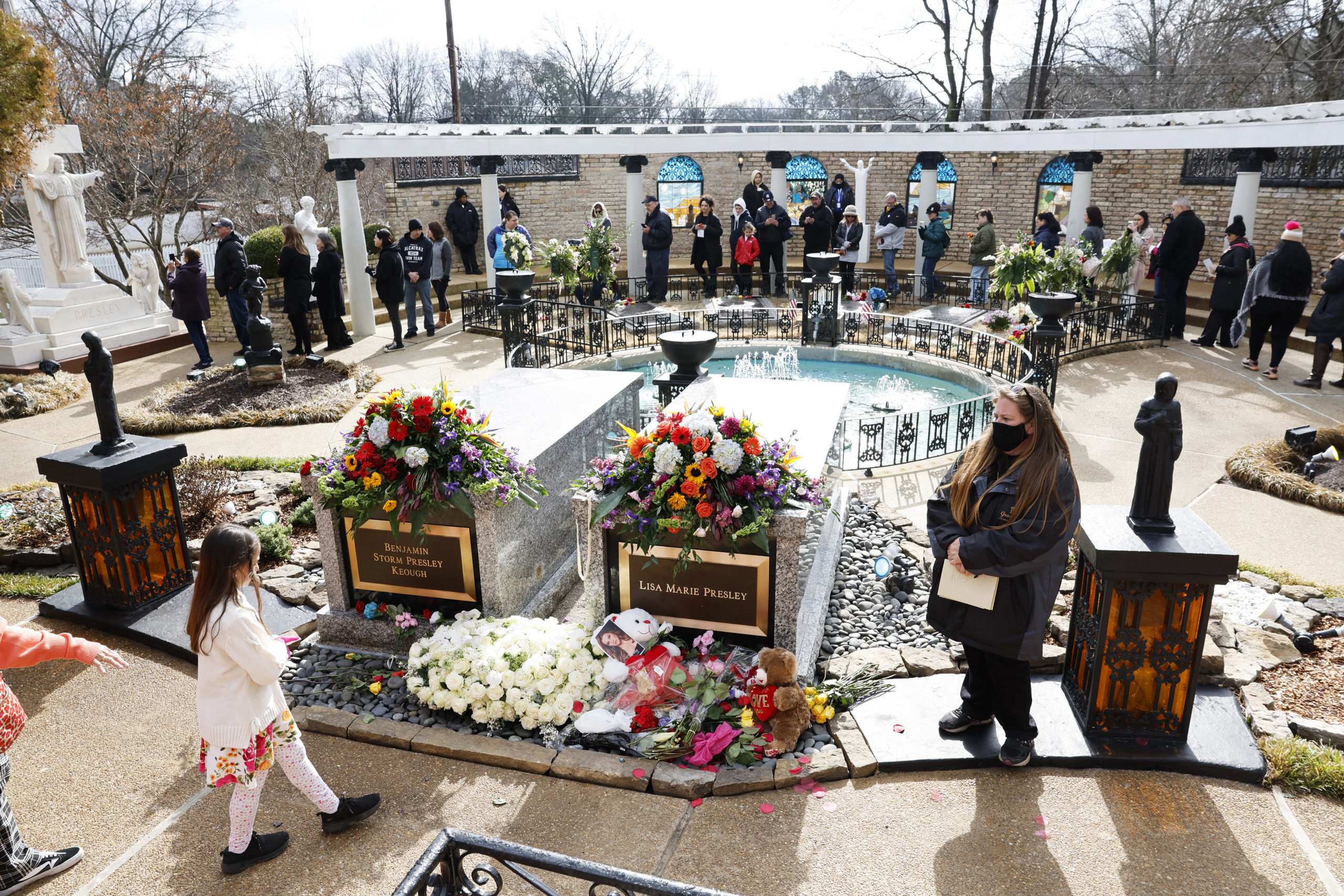 Filhas de Lisa Marie Presley não voltaram para casa em que ela morreu