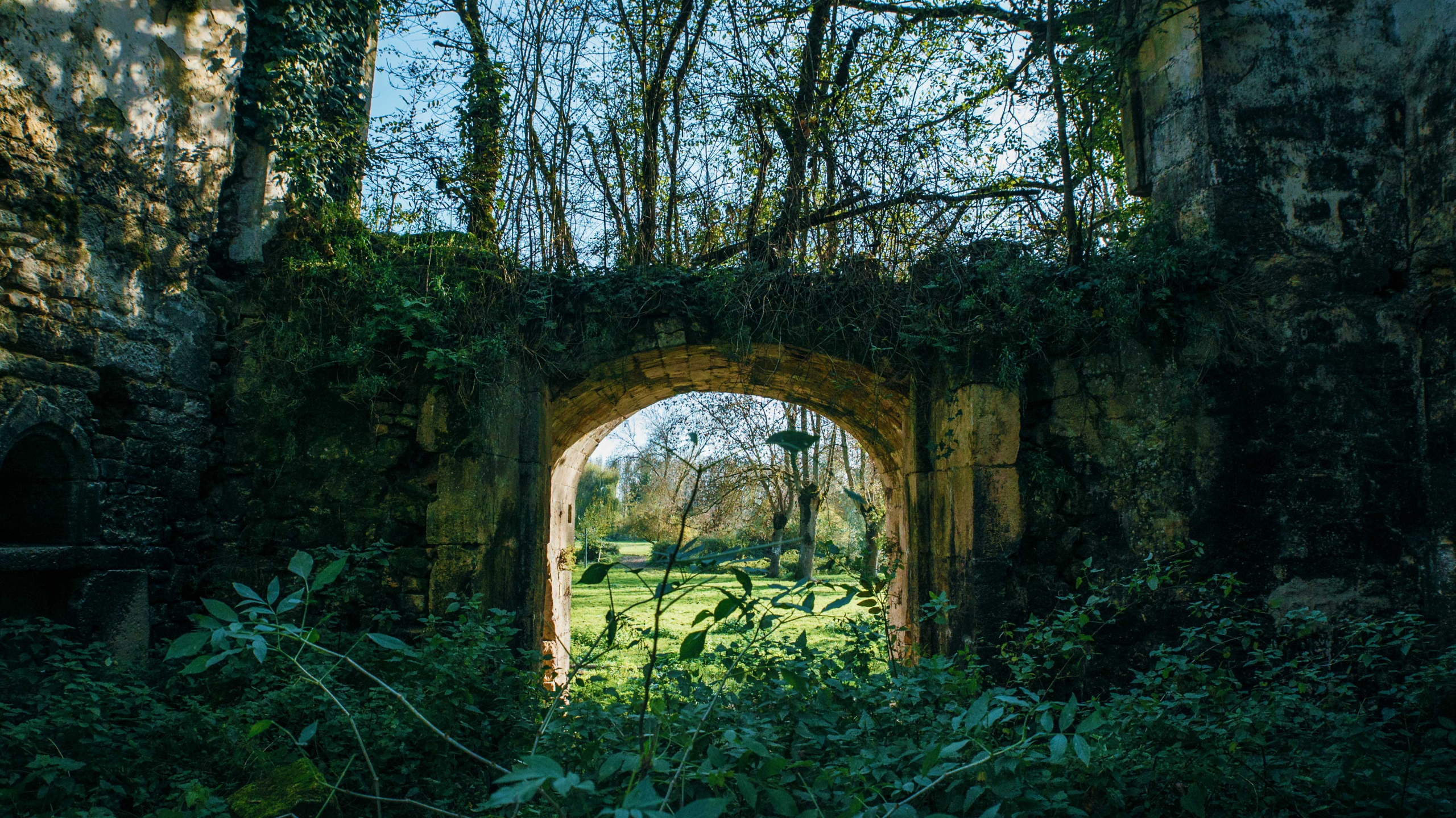 Este castelo histórico francês está para venda — e custa menos do que um ordenado