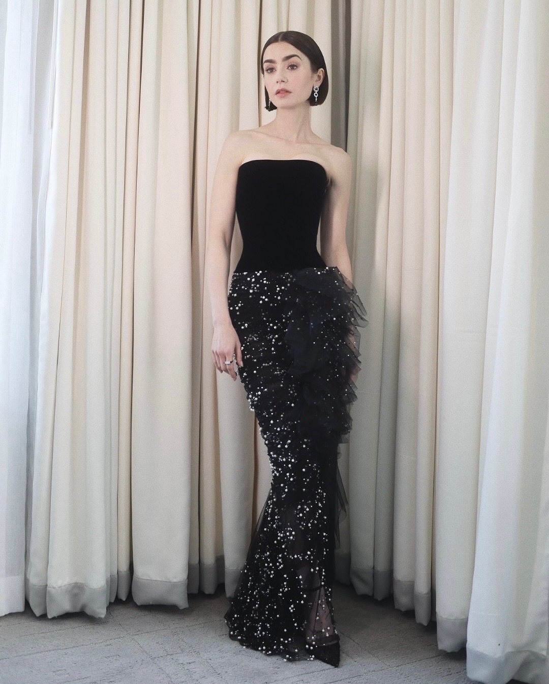 Perda de peso dramática de Lily Collins preocupa fãs. Veja como está a estrela de “Emily in Paris”