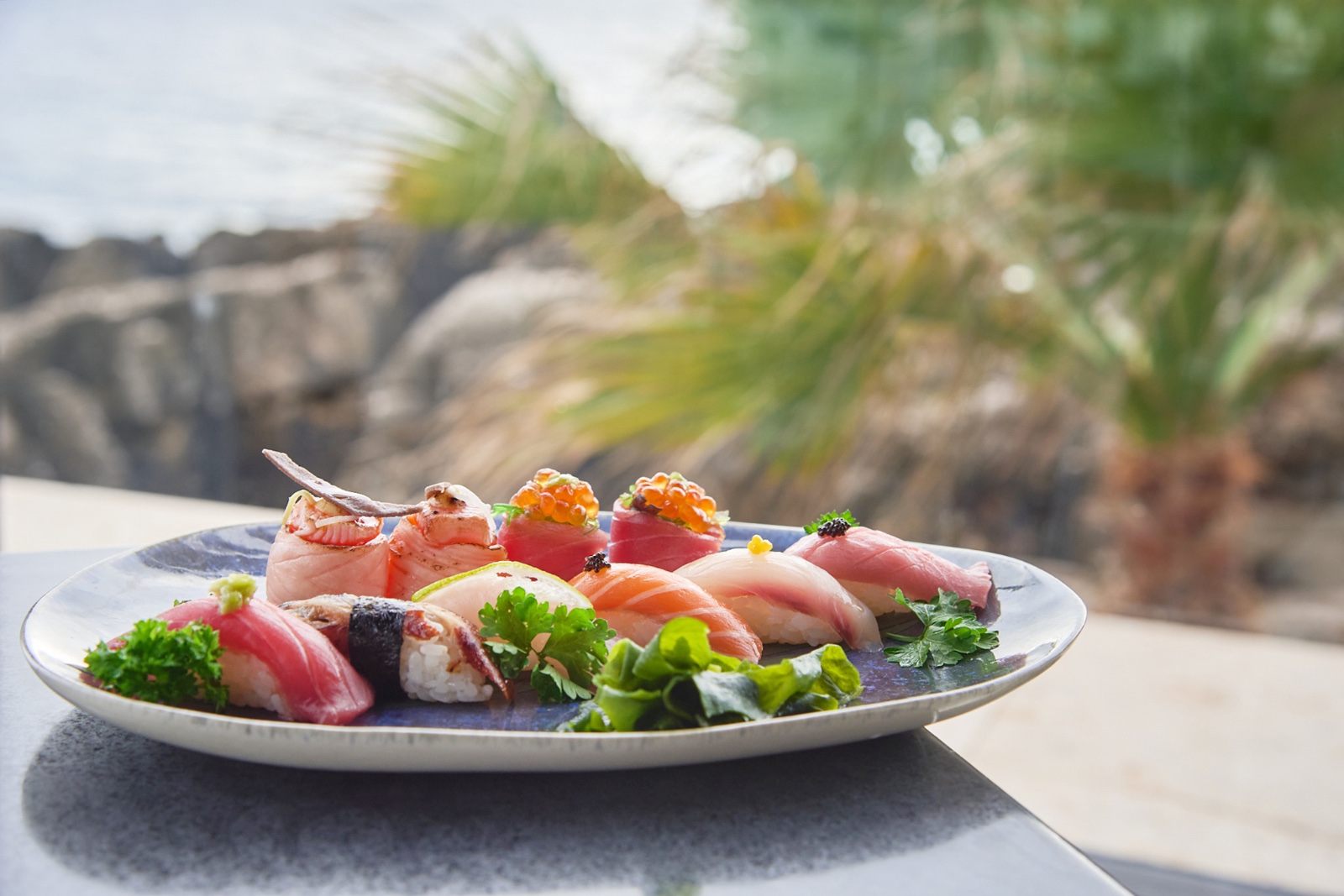 The Mix. Este spot junto ao mar tem novas propostas de sushi que vão desde lavagante a vieiras trufadas
