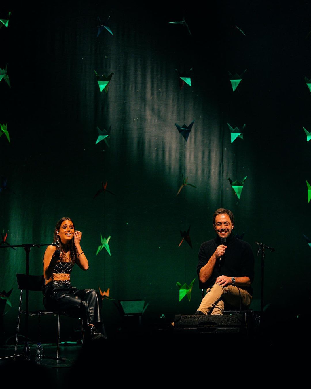 António Zambujo vive romance com cantora 25 anos mais nova. “Gosto muito da Carolina de Deus”