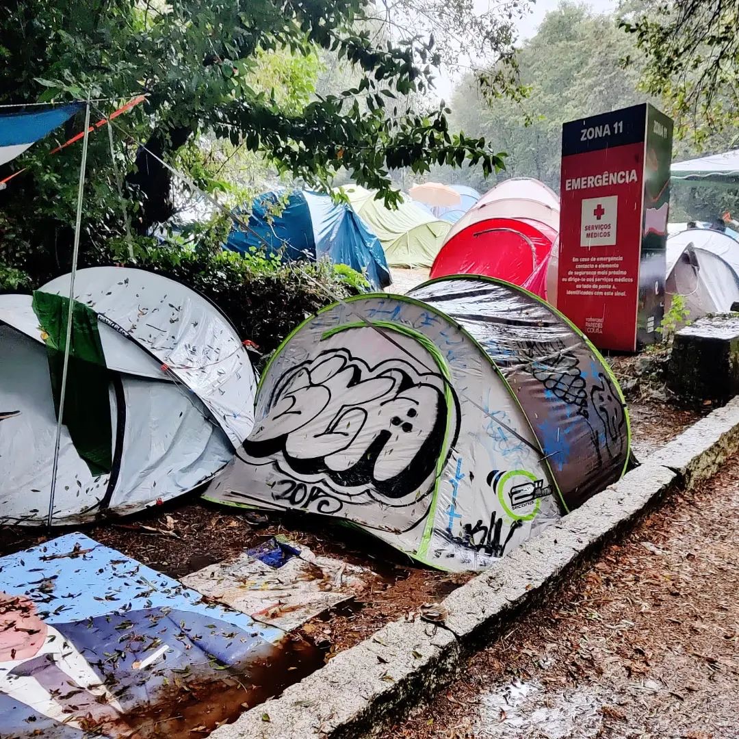 Já viu as piores tendas do Paredes de Coura? Há uma conta no Instagram para o efeito