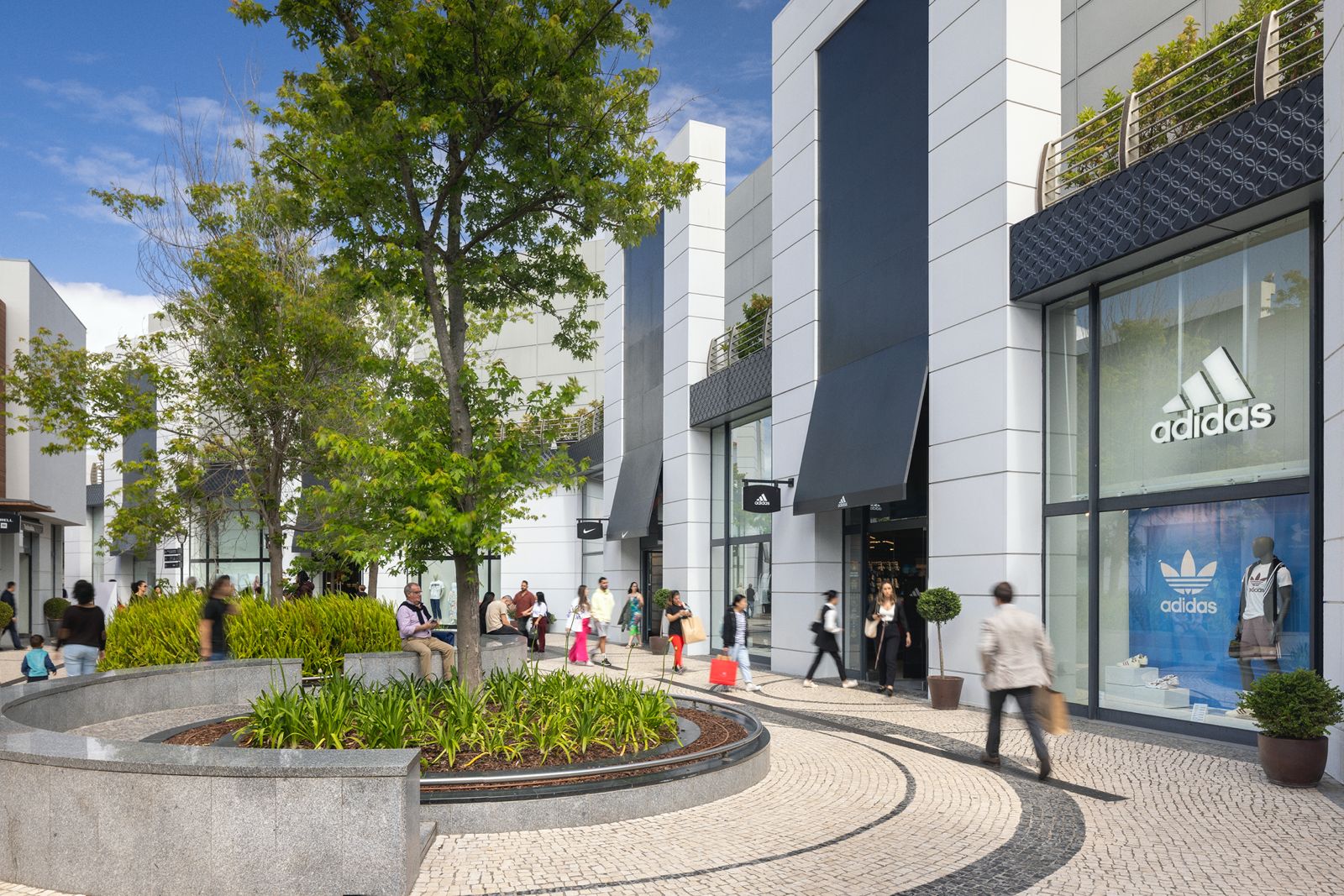 Vem aí a Black Friday de verão. Veja como pode aproveitar descontos incríveis em marcas de topo