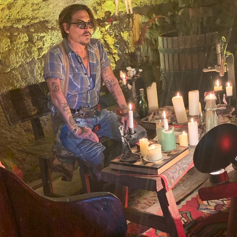 Johnny Depp cria conta no Instagram, chega aos 2 milhões de seguidores num dia e deixa uma mensagem incrível