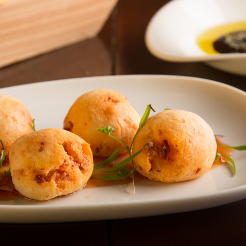 80 quilos de parmesão não é para fracos: este restaurante desafia-o a “mandar o queijo abaixo”