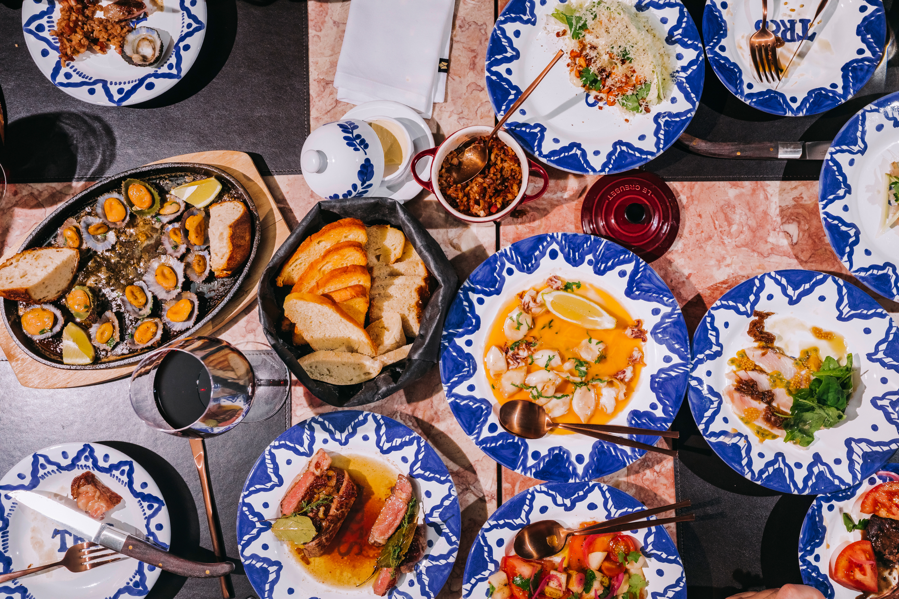 TRÊS. Novo bistrô açoriano serve comida de conforto regional para partilhar. Espreite o menu