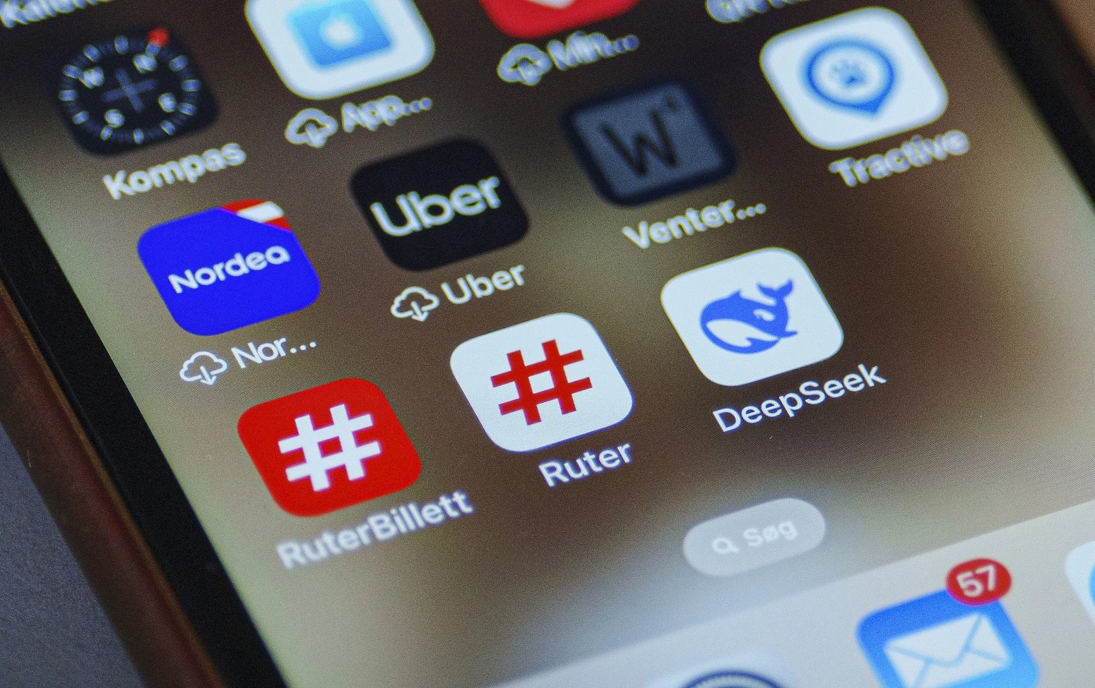 Ataque informático obriga DeepSeek a limitar registos na app R-1