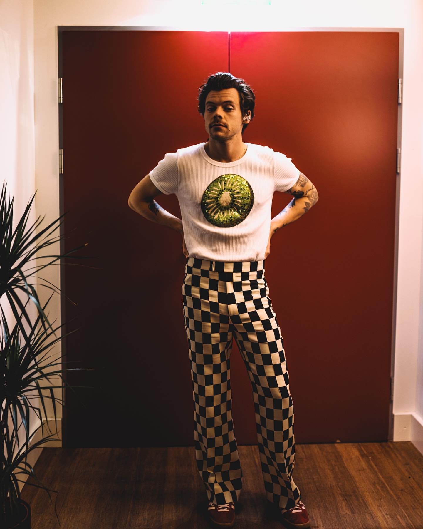 15 peças de roupa que combinam na perfeição com o estilo de Harry Styles (a partir de 7,99€)