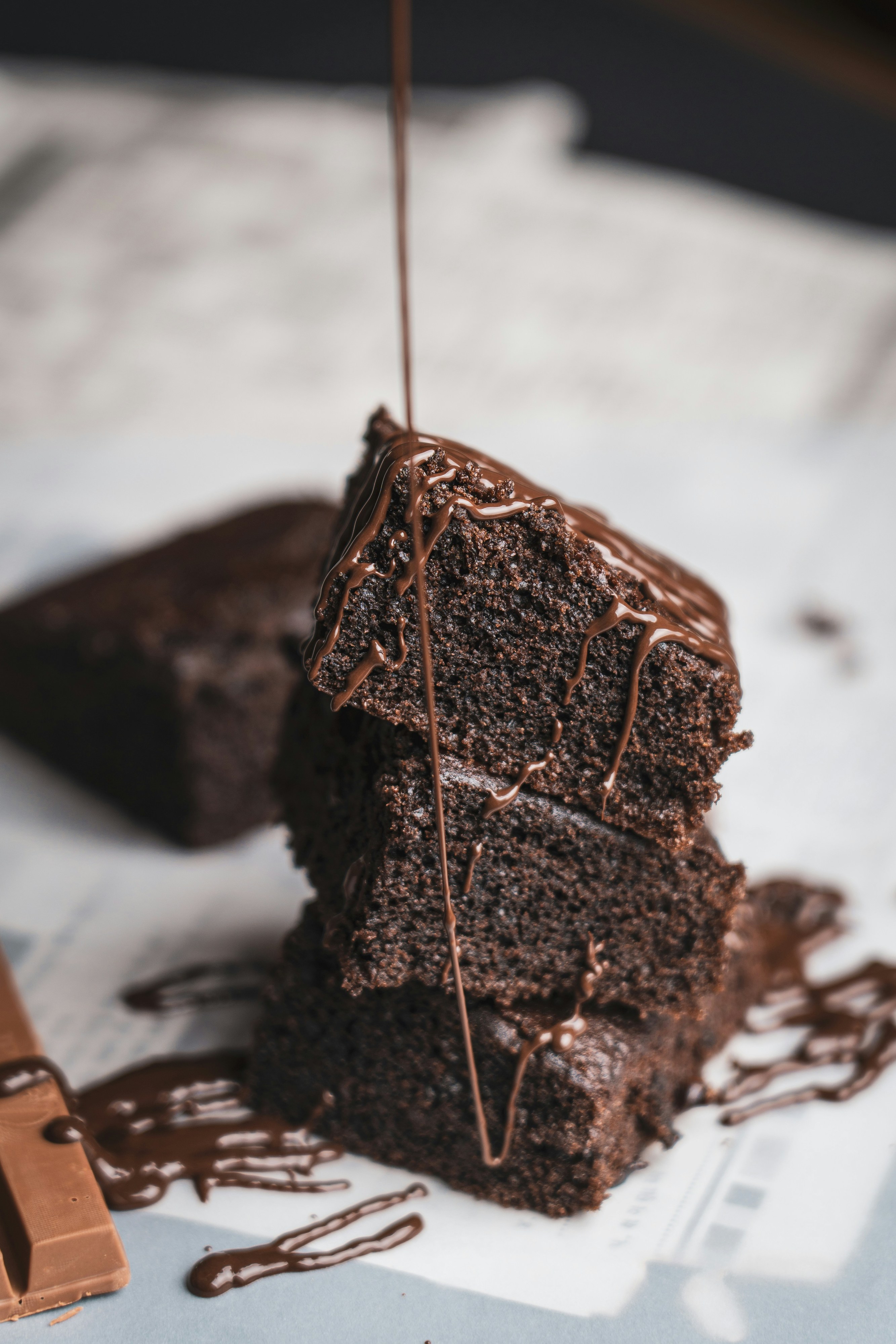 5 receitas simples (e diferentes) de bolo de chocolate para fazer um brilharete à mesa