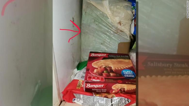 Homem encontra bebé dentro do congelador da mãe