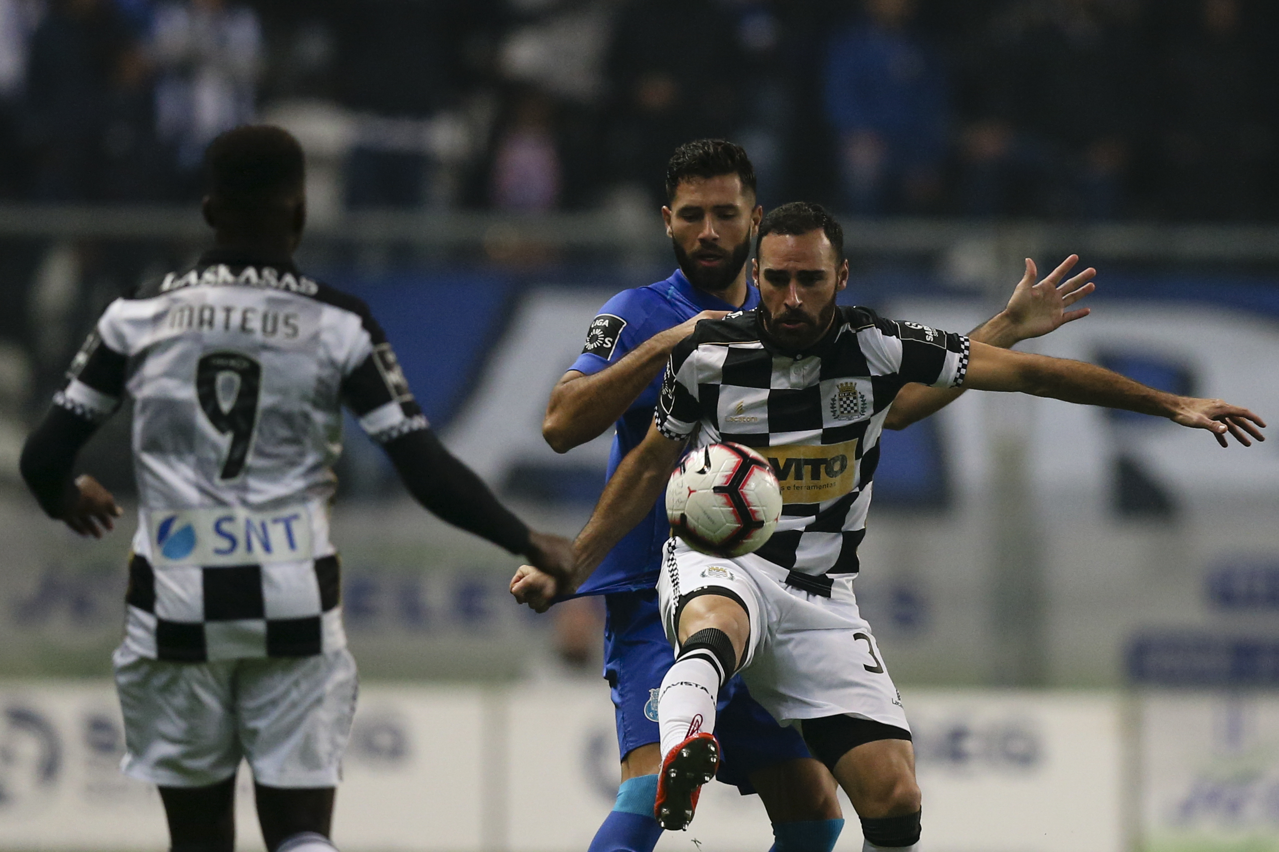 Penálti falhado aos 90+11' dita empate entre Boavista e Vizela