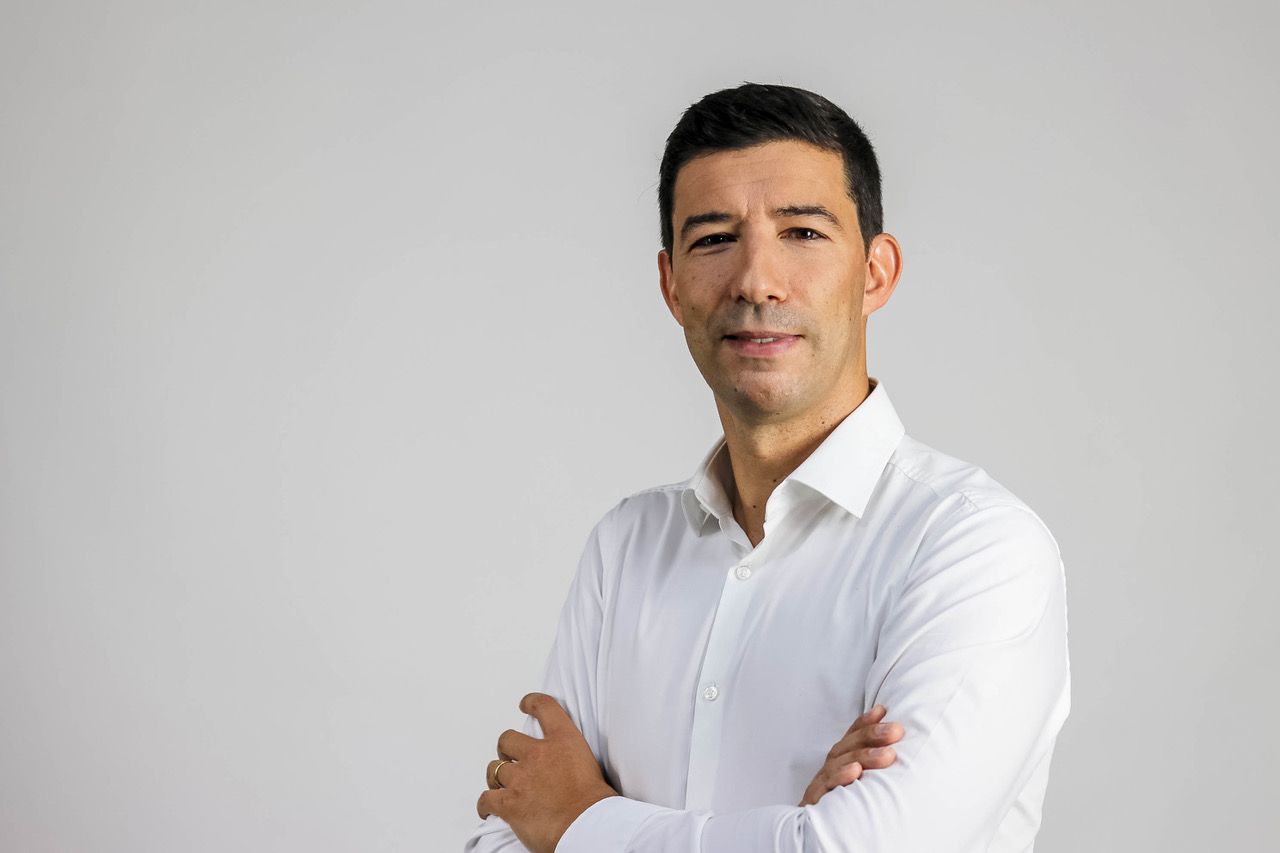 Tiago Dores e o regresso dos Gato Fedorento. “Talvez quando formos muito velhinhos e for preciso pagar lares”