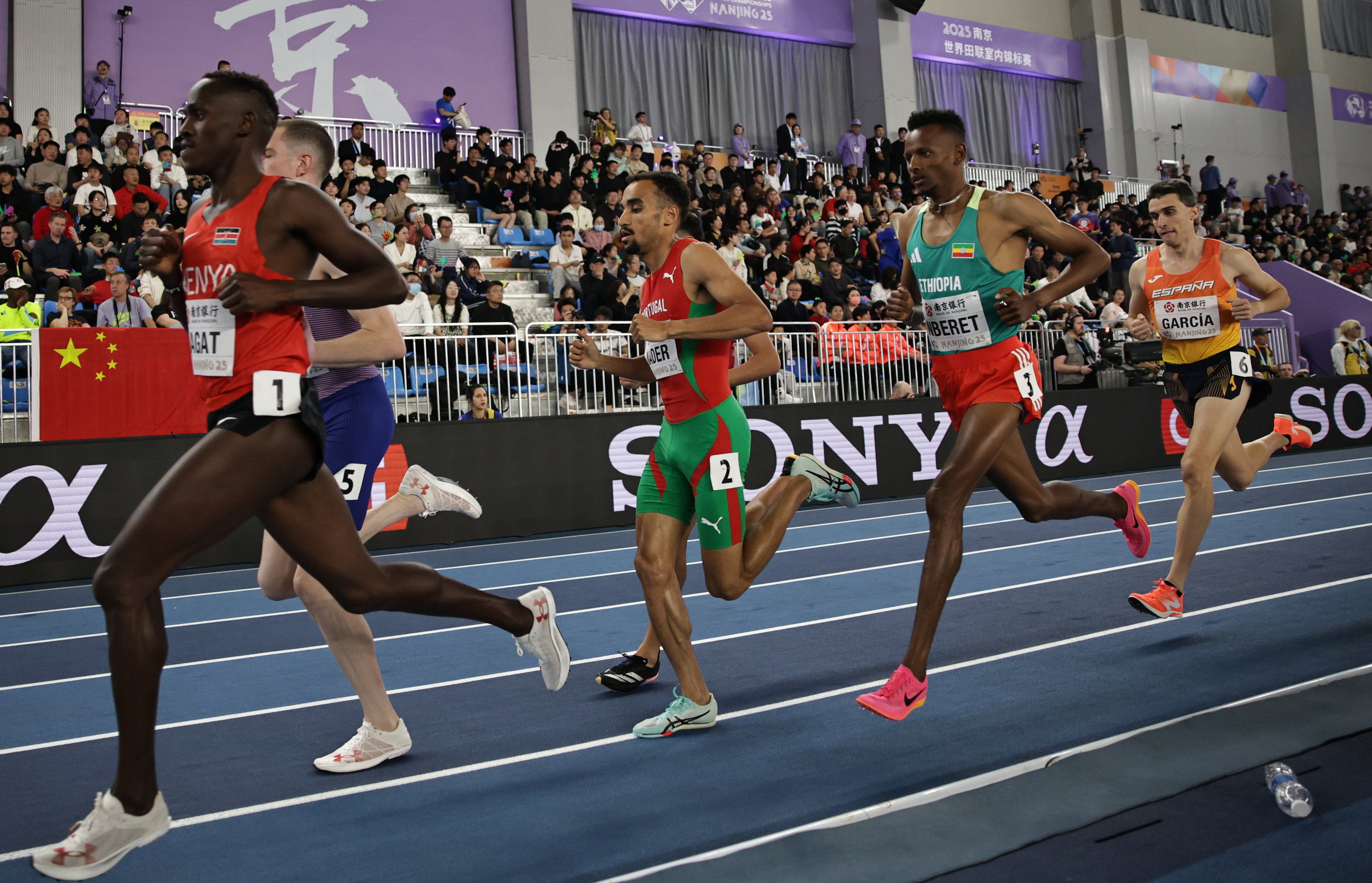 Isaac Nader na final dos 1.500 metros nos mundiais de atletismo