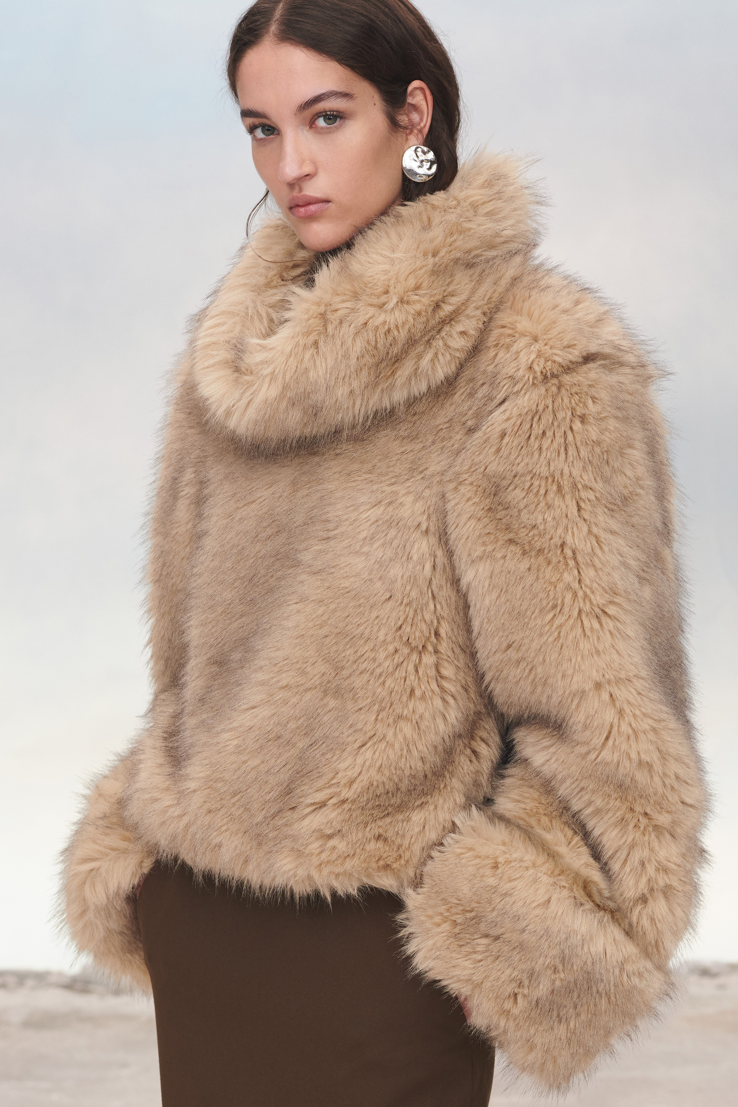 A nova coleção Zara Studio tem peças luxuosas a preços acessíveis (e há opções para adultos e crianças)