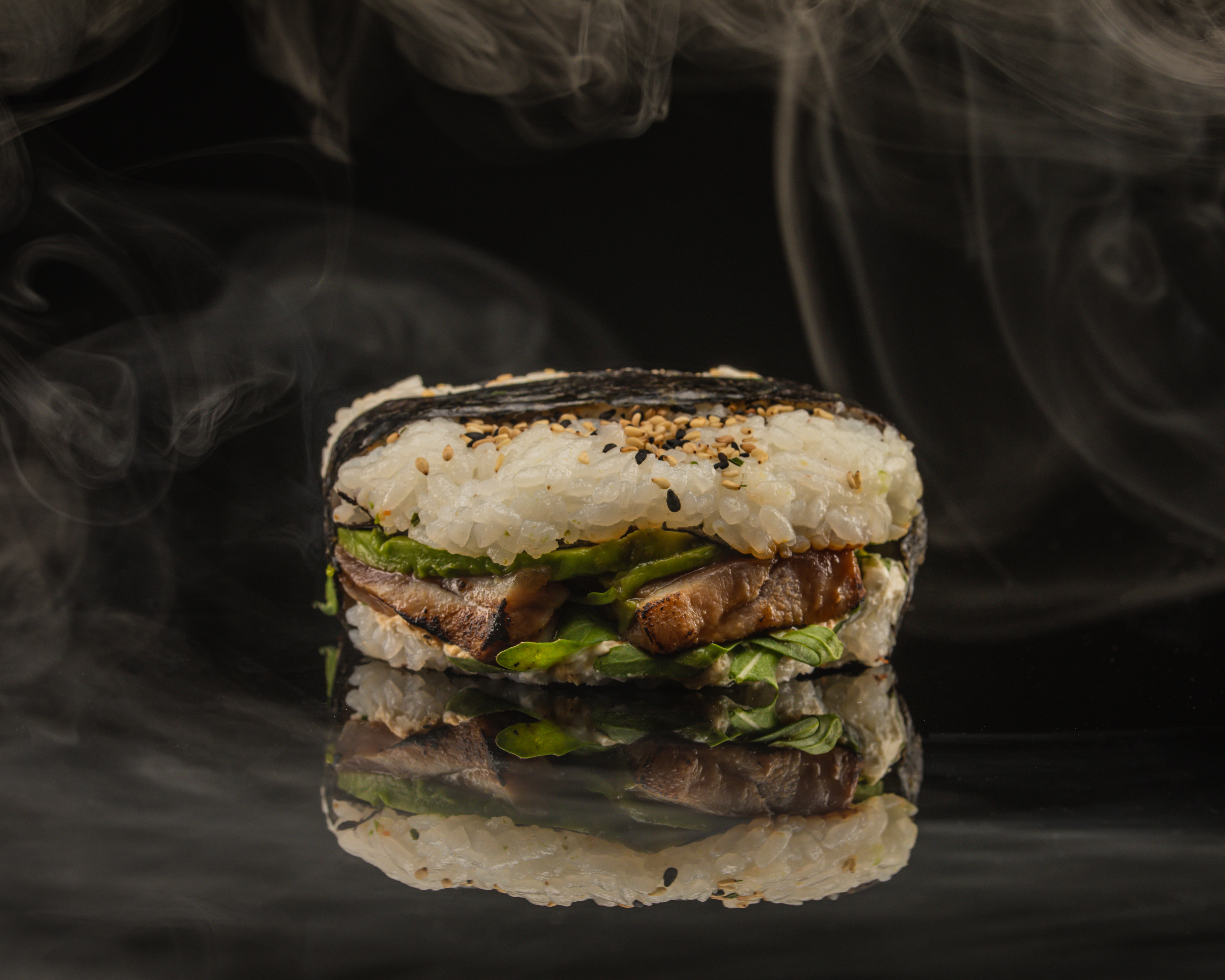 Hambúrguer de sushi? Existe e acaba de chegar ao Sushi do Bairro