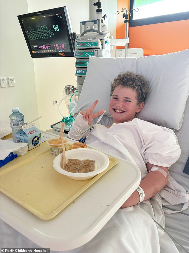 Acidente com tostadeira podia ter deixado menino de 10 anos paralisado para sempre