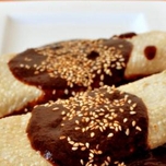 Victoria Beckham recria os seus looks mais memoráveis (e excêntricos)