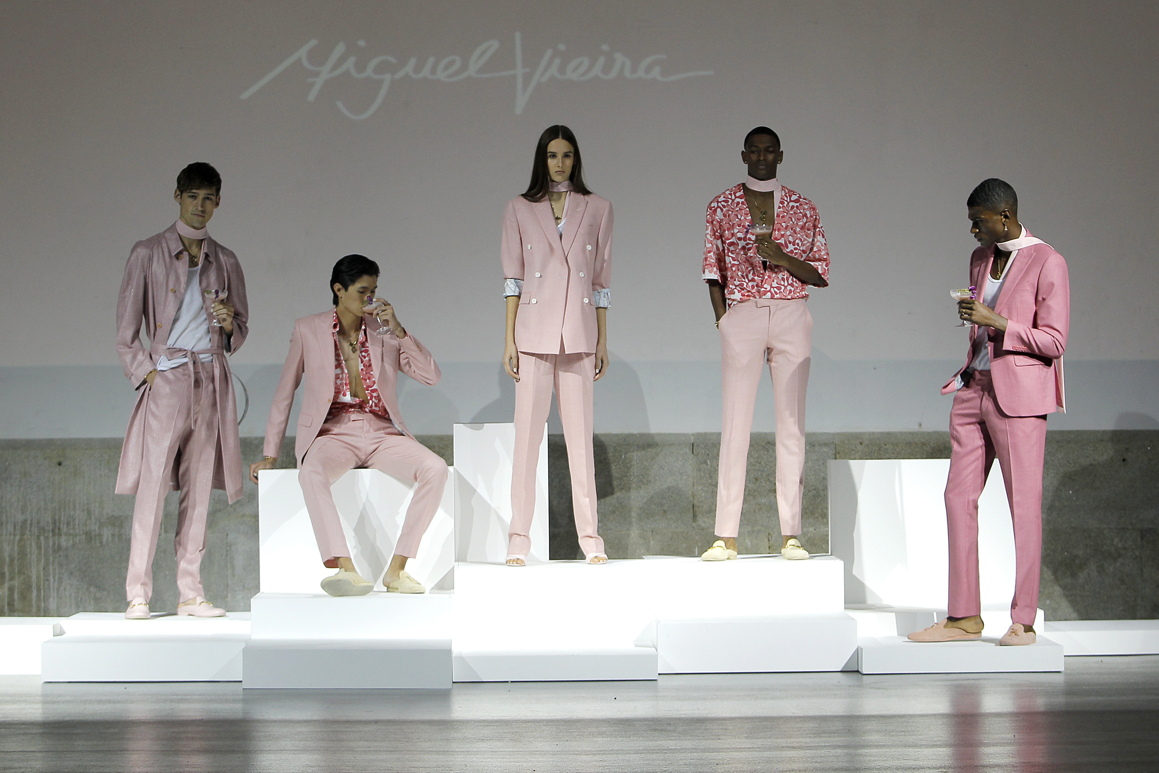 Portugal Fashion. Desfile de Miguel Vieira foi uma Introspeção de tons nude e pastéis