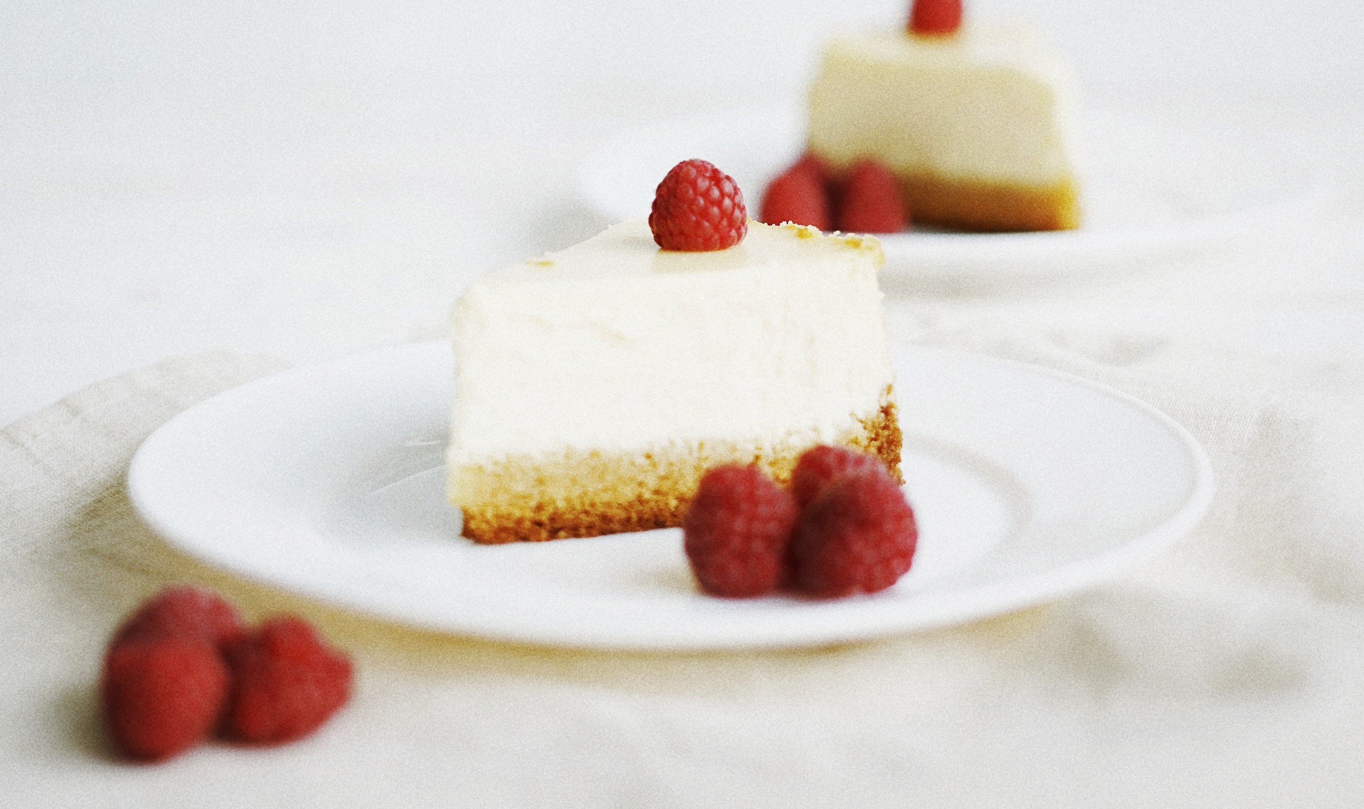 Cheesecake de morango saudável, rápido e só com 3 ingredientes!