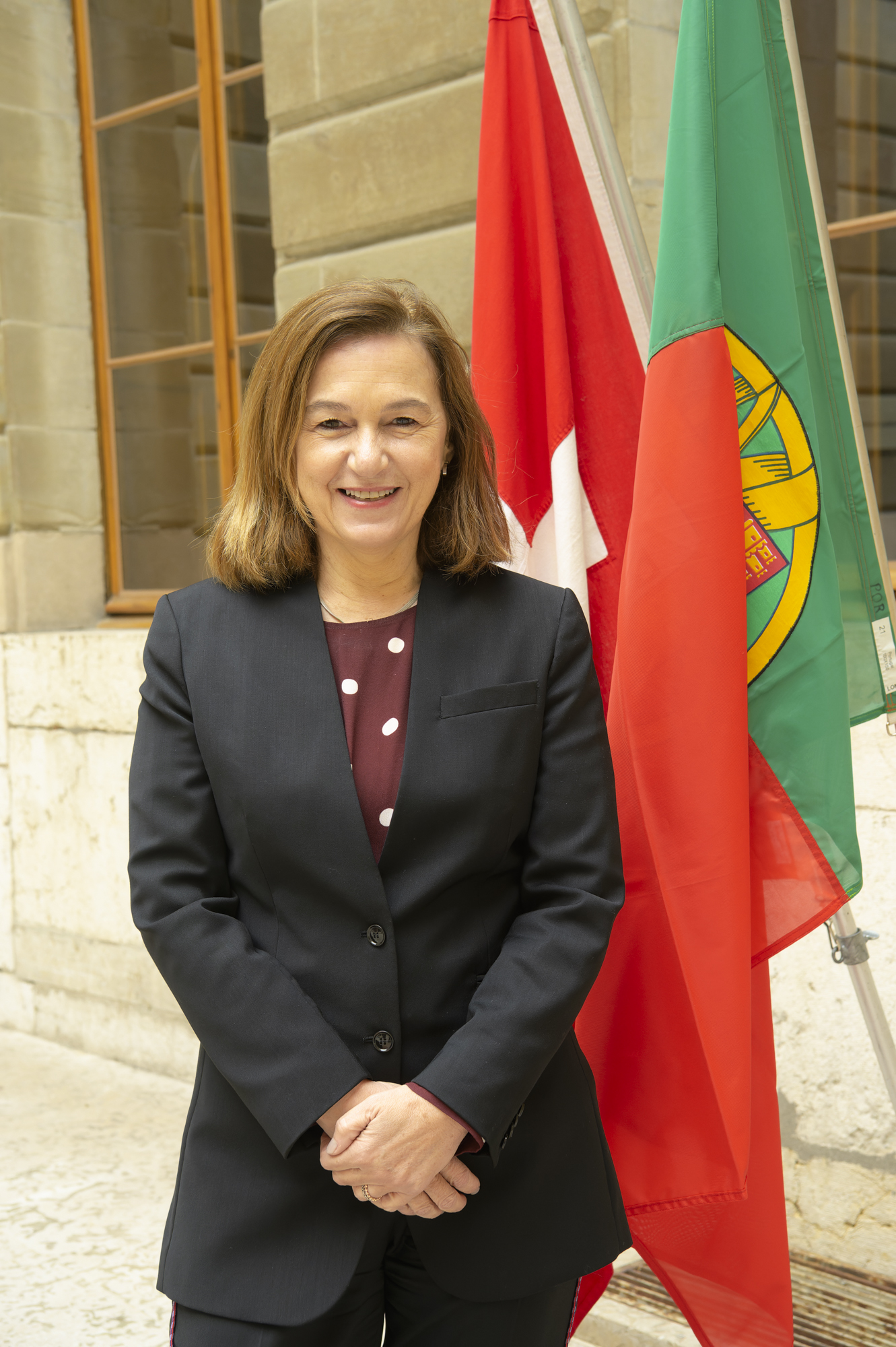 “Animais e bestas”. Diplomata portuguesa é acusada de humilhar, perseguir e ameaçar funcionários