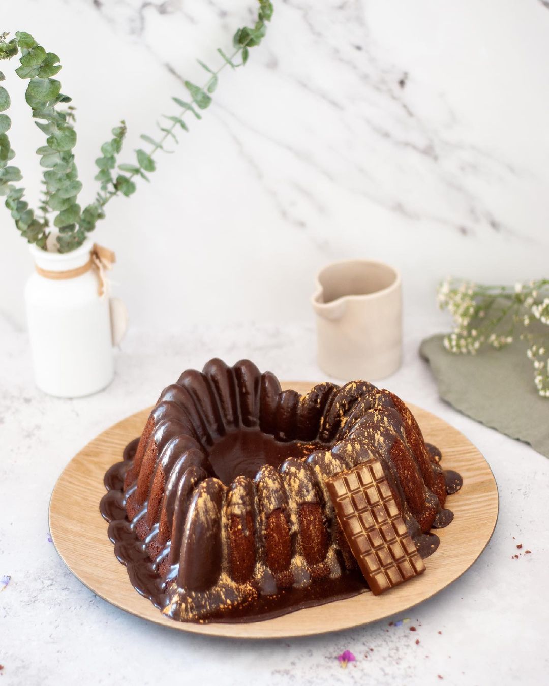 Uma receita, decorações para todos os gostos. Conheça os bolos instagramáveis da Dear Chocolate