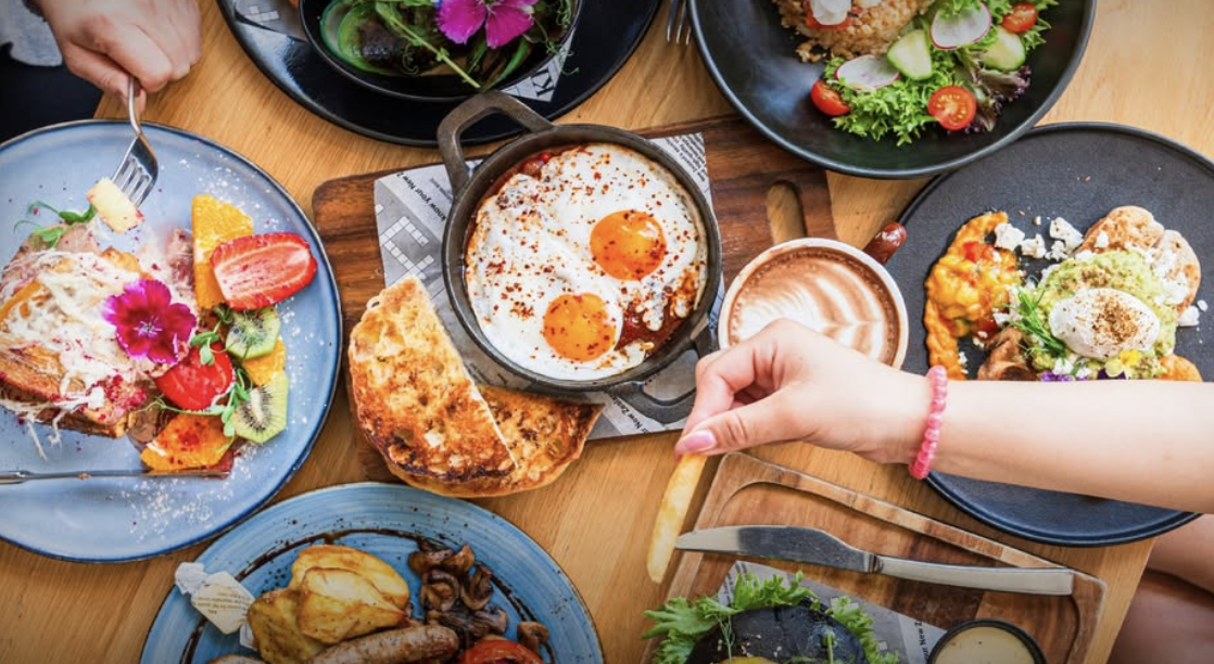 Vai poder fazer um brunch dos deuses neste hotel em Vilamoura (e as crianças não pagam). Saiba onde