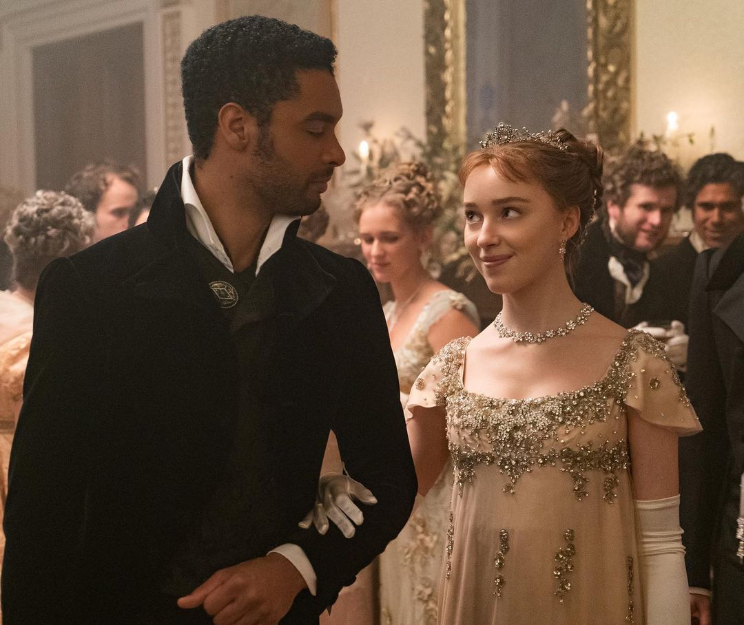 “Bridgterton”. Corpetes, intrigas e sexo (muito sexo) na série perfeita para o novo confinamento