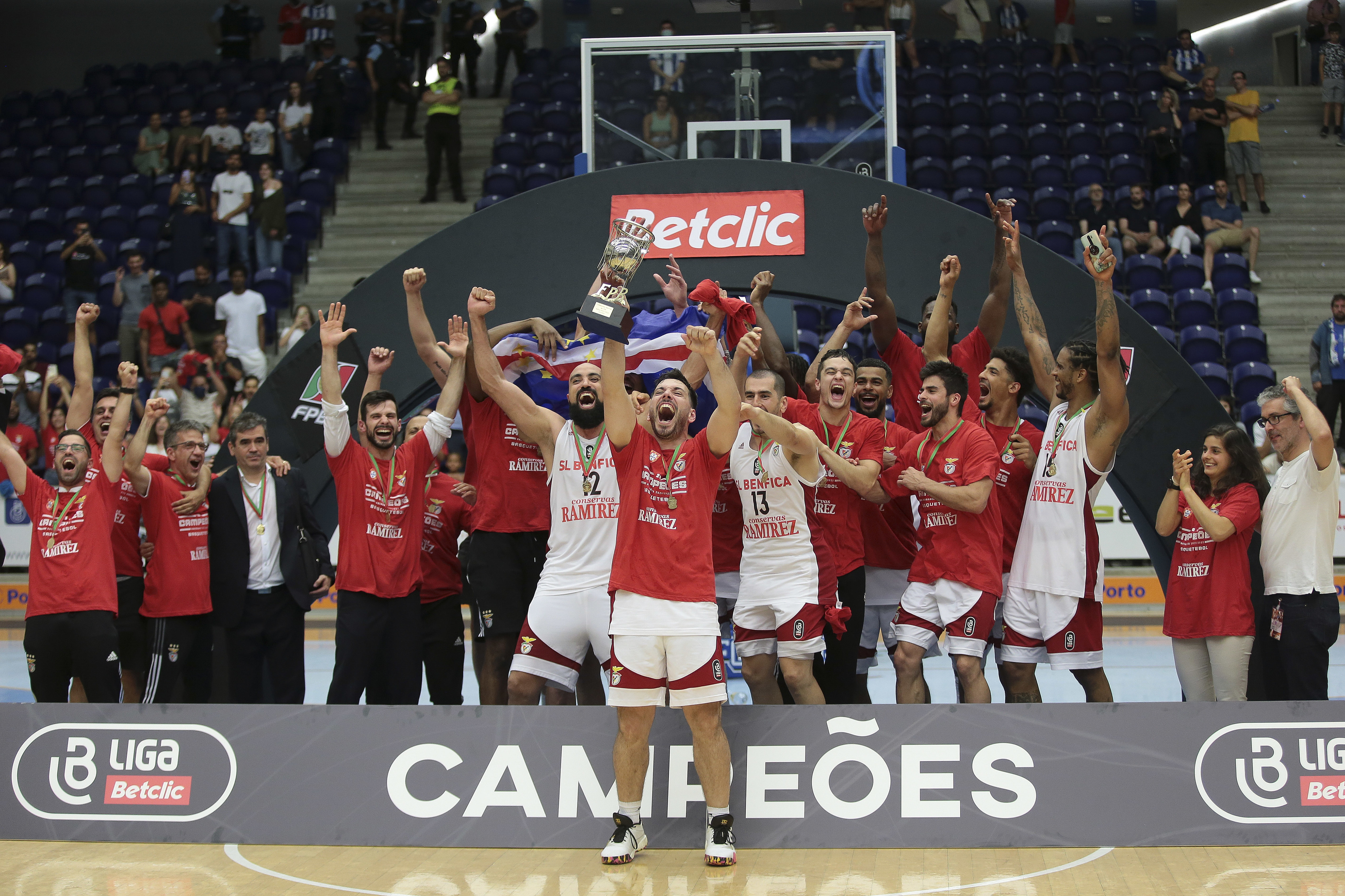 Basquetebol: Benfica vence de forma clara o clássico com o FC